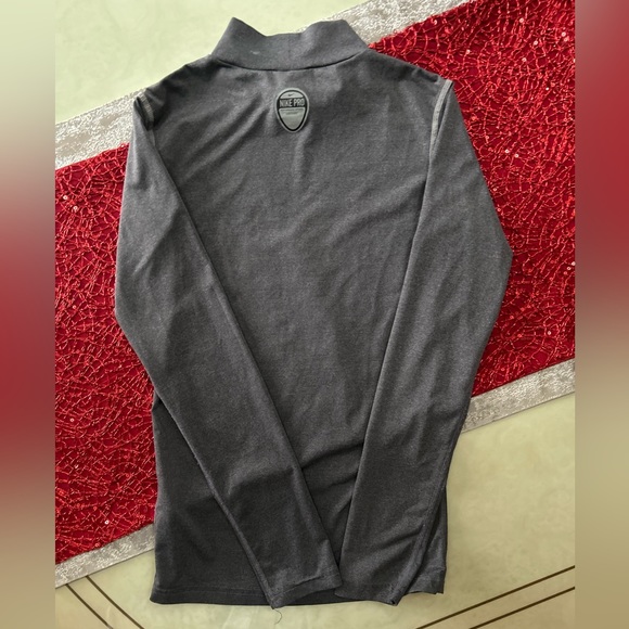 Boy’s NIKEfit base layer - Picture 9 of 16